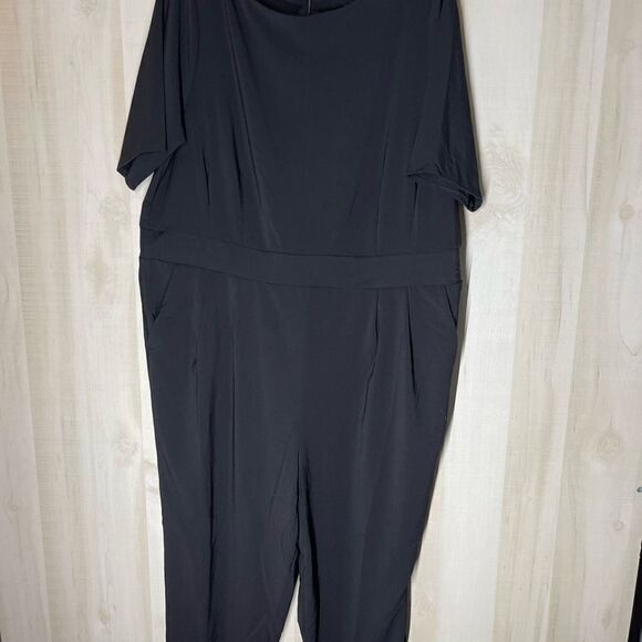 Torrid new black crepe romper jumpsuit short sleeve boat neck, size 22 - Picture 3 of 16